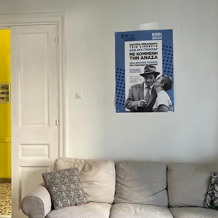 νεοκλασικό αστικό σπίτι χτισμένο το 1917. Apartment *