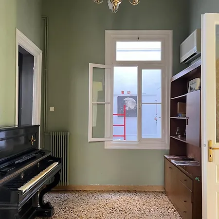 Apartment νεοκλασικό αστικό σπίτι χτισμένο το 1917.