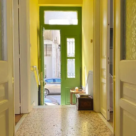 νεοκλασικό αστικό σπίτι χτισμένο το 1917. Apartment