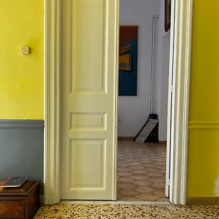 νεοκλασικό αστικό σπίτι χτισμένο το 1917. Apartment Athens