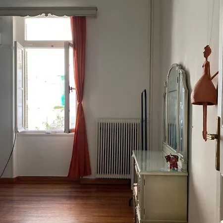 νεοκλασικό αστικό σπίτι χτισμένο το 1917. Apartment Athens