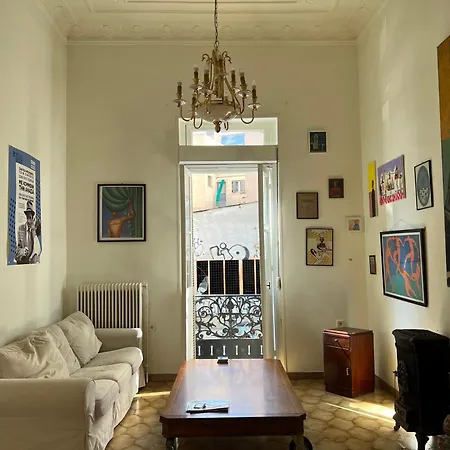 Apartment νεοκλασικό αστικό σπίτι χτισμένο το 1917.