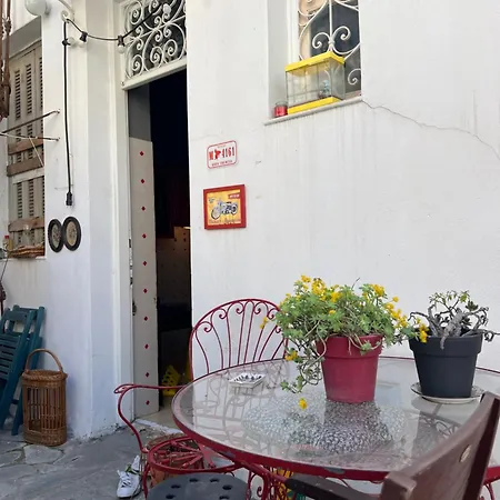 Apartment νεοκλασικό αστικό σπίτι χτισμένο το 1917. Athens